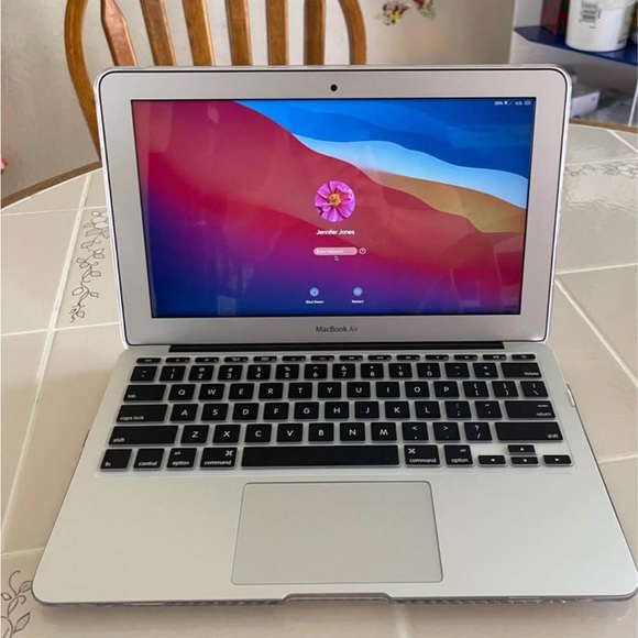 Bundle Apple MacBook Air 11.6 With Pink Hello Kitty Sleeve, Transparent Case - Picture 3 of 9